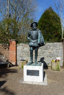 A statue to Sir Walter Raleigh in East Budleigh.  
